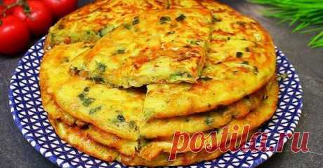 Лепешки из капусты на сковороде - Будет вкусно - 22 марта - Медиаплатформа МирТесен Полкилограмма капусты — идеальная основа для быстрого и сытного перекуса. На приготовление такого блюда уйдет совсем немного времени, а на его поедание — еще меньше. Как же пожарить золотистые лепешки из капусты на сковороде? Чтобы эта закуска имела приятную текстуру, не всыпайте в тесто сырые - 22 марта - 43938932931 - Медиаплатформа МирТесен