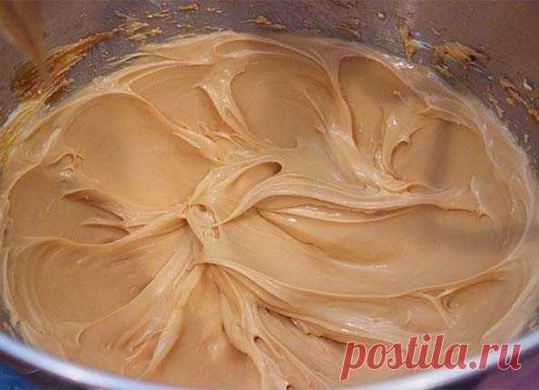 Карамельный крем Он вполне может выступать как самостоятельное десертное блюдо.