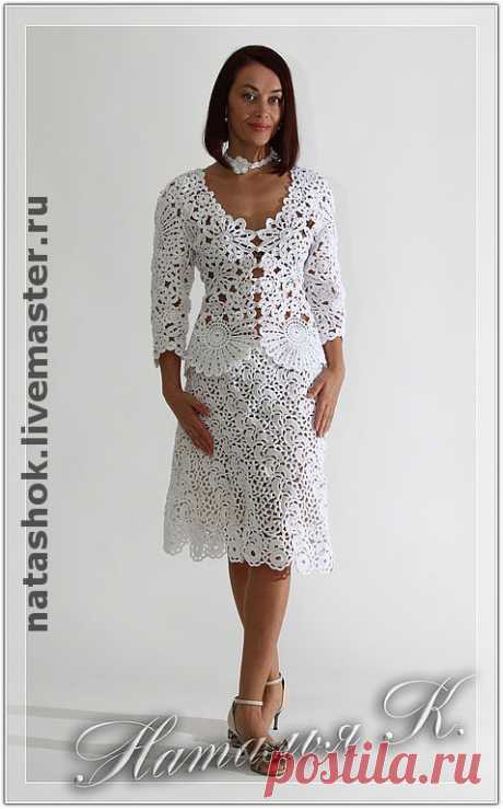 https://www.livemaster.ru/item/1326321-odezhda-kostyum-korolevskaya-liliya