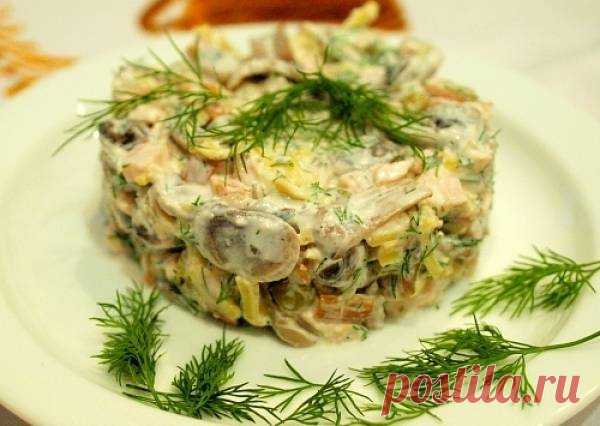Салат с курицей и грибами - рецепт с фото / Простые рецепты