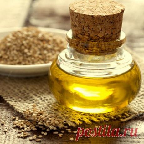 Полезные свойства и противопоказания кунжутного масла Кунжутное масло, полезные свойства которого известны многим, считается одним из лидирующих растительных веществ, который способен оказывать благотворное воздействие на организм изнутри и снаружи.