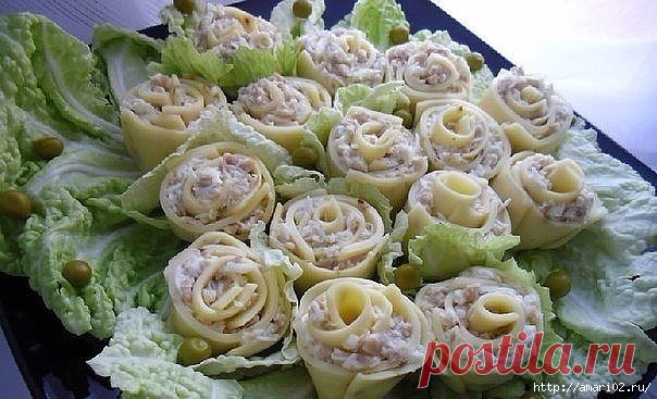 Закусочные сырные розы с начинкой.