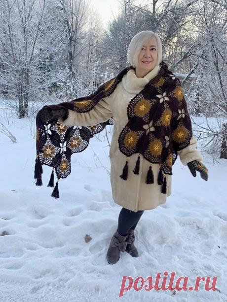 Палантин. Автор Галина Дудина

Источник: https://vk.com/id170513231

Неожиданно для себя связала данный палантин.
Всё получилось на одном дыхании.
Рассказовская пряжа.
Вес - 540 г.
Крючок clover 2.
Янтарные и чешские бусины. #вяжутулитки#вяжутулиткиизвсяческойнитки