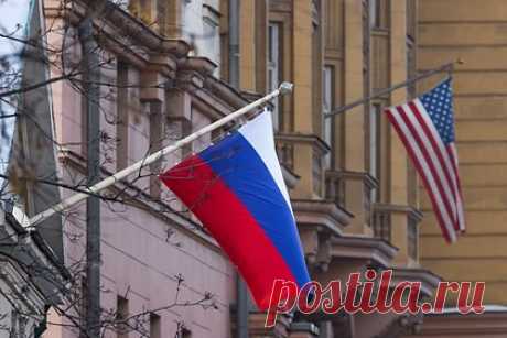 В посольстве России указали на агрессивное поведение США. Соединенные Штаты откровенно агрессивны в адрес России. Однако попытки ее надломить тщетны, указало посольство РФ в Вашингтоне. В заявлении подчеркнуто, что Штатам нужно «наконец осознать тщетность размахивания санкционной дубинкой и попыток надломить Россию», а однополярный мир безвозвратно уходит в прошлое.