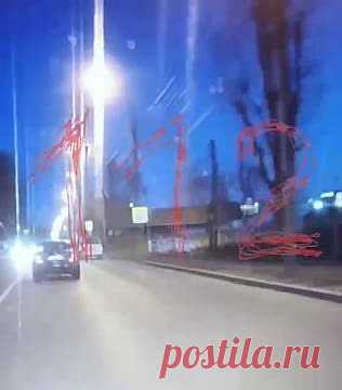 Крушение самолета в Иркутске попало на видеорегистратор. Момент крушения самолета Су-30 на жилой дом в Иркутске попал на видеорегистратор. На кадрах видно, что самолет упал на один из домов частного сектора. Здание загорелось. Губернатор Иркутской области Игорь Кобзев сообщил, что самолет упал на двухэтажный дом на улице Пржевальского.