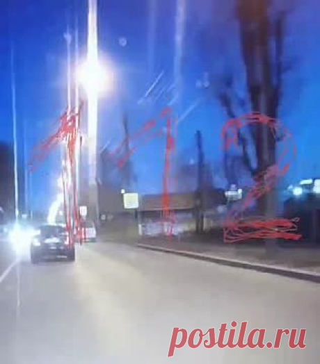 Крушение самолета в Иркутске попало на видеорегистратор. Момент крушения самолета Су-30 на жилой дом в Иркутске попал на видеорегистратор. На кадрах видно, что самолет упал на один из домов частного сектора. Здание загорелось. Губернатор Иркутской области Игорь Кобзев сообщил, что самолет упал на двухэтажный дом на улице Пржевальского.
