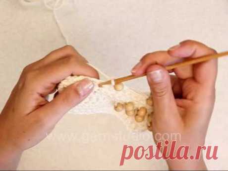 DROPS Crochet Tutorial: How to crochet beads into work