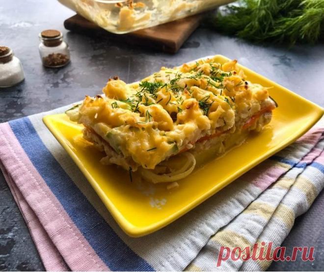 ​Куриная запеканка с овощами Ингредиенты:Куриное филе - 250 гКабачок - 1 шт.Морковь - 1 шт.Картофель - 2 шт.Лук репчатый - 1 шт.Яйца - 2 шт.Сметана - 2 ст. л.Соль по вкусуСыр - 100 гРастительное маслоПриготовление:1. Картофель почистить и нарезать тонкими кружочками. Лук нарезать полукольцами. Морковь и кабачок...