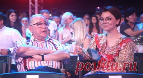 «Вот это красотка!» 31-летняя возлюбленная 74-летнего Евгения Петросяна выложила смелое фото с пляжа . Милая Я