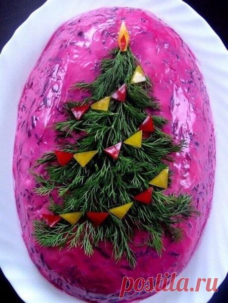 Новогодний экспромт.
Селедка под шубой.

Ингредиенты:
Филе селедки - 300 г
Картофель - 300 г
Морковь - 300 г
Свекла - 300 г
Яблоки - 300 г
Лук репчатый - 150 г
Майонез
Зелень укропа, сладкий перец для украшения.

Способ приготовления:
1. Картофель и морковь отварить до готовности.
2. Свеклу отварить до готовности.
3. Затем овощи остудить, почистить.
4. Лук мелко нарезать.Если вы используете горький лук, его надо залить кипятком и оставить на 10 минут. Затем воду слить, лук...