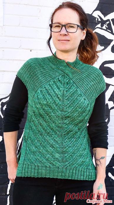 Пулундер Open Road от Amy Gunderson. Спицы. РАЗМЕР XS [ S, M, L, 1X, 2X, 3X, 4X, 5X ] показан в размере S с отрицательным припуском на свободу облегания 2,5 дюйма/6,5 см  Примечание: как корпус, так и рукава очень эластичны