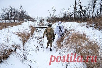 Пожаловавшегося американцам комбата ВСУ понизили. Командира батальона Вооруженных сил Украины (ВСУ), который в интервью газете The Washington Post пожаловался на непрофессионализм солдат и высокие потери, понизили в должности. Уже бывший украинский комбат написал рапорт об увольнении в знак несогласия с таким решением.