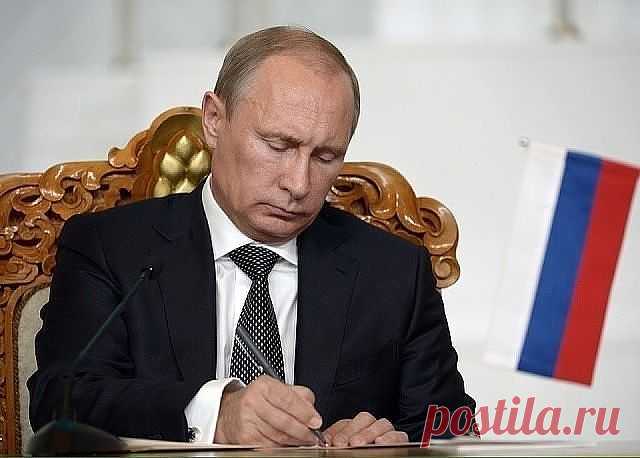 !!!      Друзья, не забудьте    !!!
до 1 ноября подать заявление на льготу на налог на имущество по своей собственности (-20 кв.м. квартира, - 50 кв.м.дом, - 6 соток по участку - налог на землю).
Мало кто знает что Путин подписал такой Указ.
Каждый россиянин имеет право на уменьшение налоговой базы на эти цифры.
По всем трём единицам имущества.
Но по 1 из каждой категории.
Если квартиры 2, то выбирайте ту, что выгоднее для Вас по кадастровой  стоимости одного метра).
Никуд...