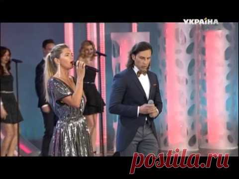 Ефектна Брежнєва у сріблястій міні-сукні заспівала на "Новой волне 2014" - Світські новини - гламур на 1+1 - ТСН.ua