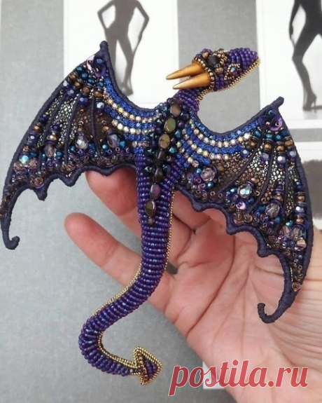 Очень красивый дракон из бисера