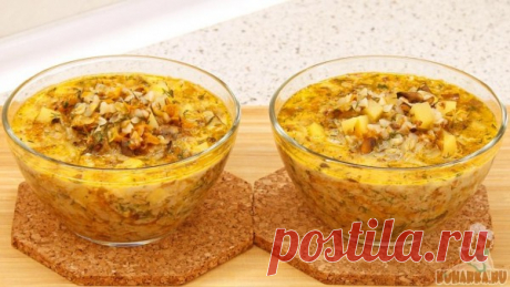 Рецепт: Гречневый суп с сыром, грибами, картошкой, зеленью и чесноком