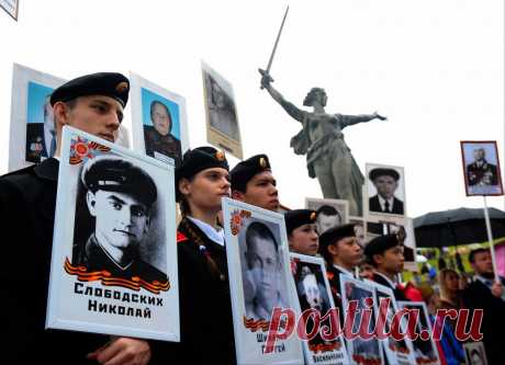 Акция &quot;Бессмертный полк&quot; в Волгограде  © Дмитрий Рогулин/ТАСС  | ТАСС: Общество - Живая память: акция &quot;Бессмертный полк&quot; в городах мира