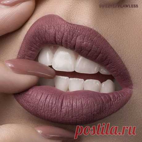 Потрясающий оттенок! 💋 Хотели бы себе такую помаду? 😏✨