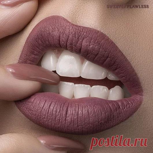 Потрясающий оттенок! 💋 Хотели бы себе такую помаду? 😏✨