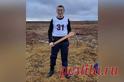 Россиянин установил рекорд по метанию топора. В ЯНАО спортсмен из Салехарда Юрий Лаптандер стал рекордсменом по метанию топора на дальность на соревнованиях Кубка по северному многоборью памяти Александра Белого, которые проходили в Тазовском. Мужчина запустил свой снаряд на 315 метров. Предыдущее достижение в 259 метров установлено в 2007 году.