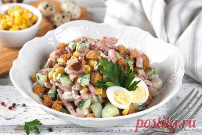 20 легких и очень вкусных cалатов с вареной колбасой Салаты, приготовленные с добавлением вареной колбасы, получаются легкими и нежными на вкус, но при этом они достаточно питательные и сытные. Мы собрали 20 лучших рецептов, среди которых ты точно найдешь тот, который понравится всей семье!
