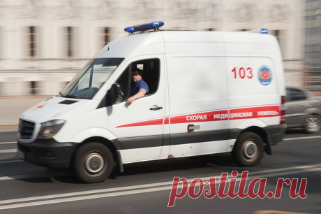 В Сочи во время шторма погибли два человека. Мужчина и девушка пошли купаться в море, их ударило о камни.