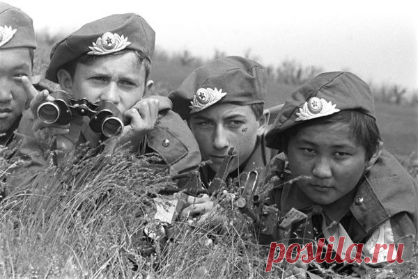 Как миллионы советских детей играли в "Зарницу" / Назад в СССР / Back in USSR