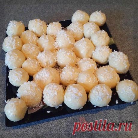 Очень вкусные и нежирные сладкие шарики, похожие на «Рафаэлло».