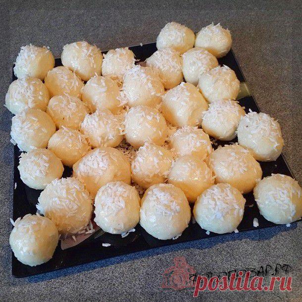 Очень вкусные и нежирные сладкие шарики, похожие на «Рафаэлло».