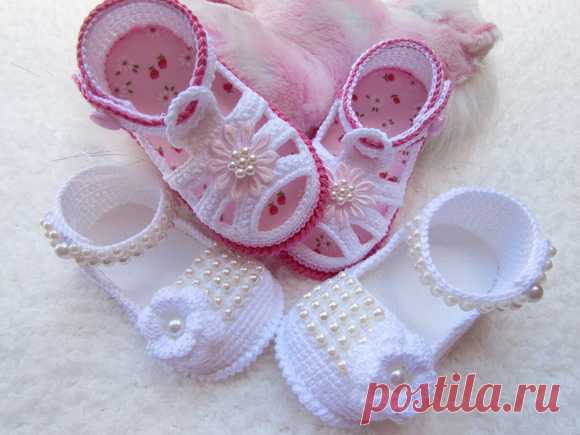 Kit Sapatinho de Bebê | sapatinhos de croche baby sapeca | Elo7 Coleção Sandalinha Gaby 2 pares, pode ser feita em outras cores ,feita em crochê, linha 100% algodão, um mimo para deixar as princesas ainda mais fofas, faço do rn a 3 meses com 9 cm de sola , de 3 a 6 meses com 10 cm de sola , informar qual tamanho e cor deseja no ato da compra ! 
Obs : ótima pa...