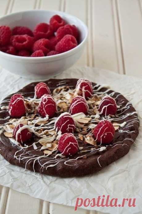 Как приготовить шоколадно-малиновая пицца - рецепт, ингредиенты и фотографии