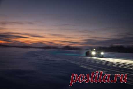 View Photos of the Porsche 718 Cayman GT4 E-Performance