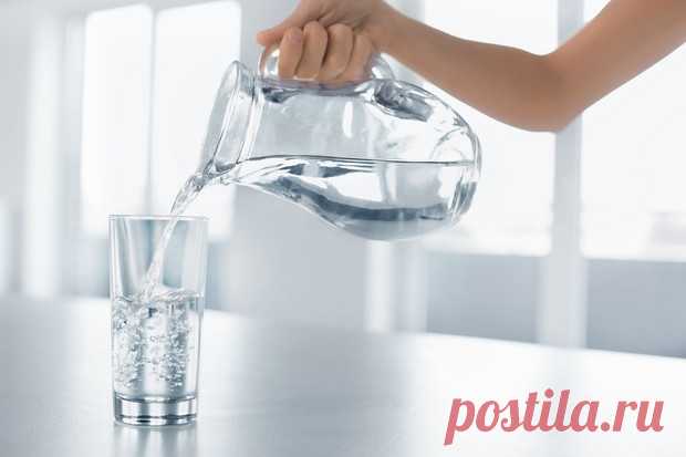 Почему нельзя пить много воды?