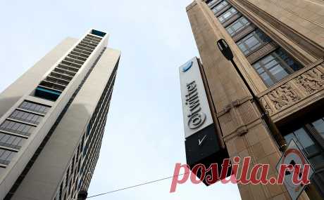 Bloomberg узнал об ограничении доступа к модерации контента в Twitter. Социальная сеть Twitter, которую недавно выкупил бизнесмен Илон Маск, заморозила доступ ряда сотрудников к инструментам модерации, которые используют для того, чтобы ограничить распространение дезинформации и оскорбительного контента, пишет Bloomberg со ссылкой на источники в компании.