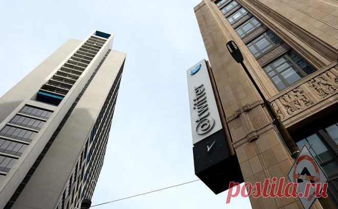 Bloomberg узнал об ограничении доступа к модерации контента в Twitter. Социальная сеть Twitter, которую недавно выкупил бизнесмен Илон Маск, заморозила доступ ряда сотрудников к инструментам модерации, которые используют для того, чтобы ограничить распространение дезинформации и оскорбительного контента, пишет Bloomberg со ссылкой на источники в компании.