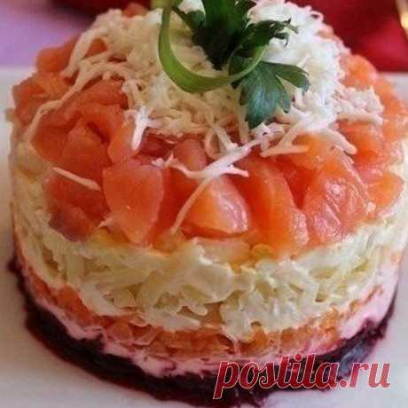 САЛАТ "СЕМГА НА ШУБЕ"
Потрясающе вкусно!

Ингредиенты:
300г (приблизительно) филе малосольной сёмги.
Показать полностью…