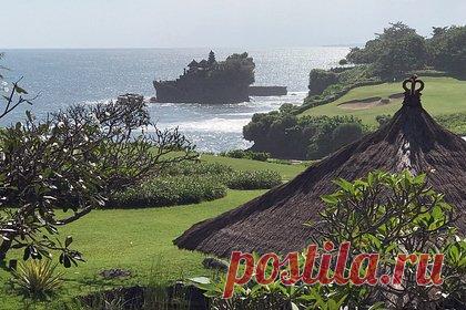 Россиянка описала отдых на Бали фразой «картинок из фильмов давно нет». Россиянка побывала на Бали и рассказала, что туристам не следует ехать на этот остров за «картинками из фильмов», поскольку их там давно нет. Она отметила, что на улицах популярного курорта не грязно, но само их состояние удручающее. По словам туристки, не так просто найти не тронутые человеком локации.