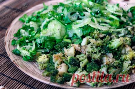 Овощной салат из шпината с кунжутом - Кормежка.ру