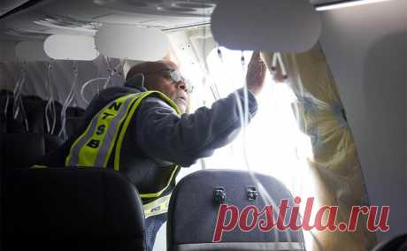 В США нашли оторвавшийся в полете люк аварийного выхода Boeing 737. Люк аварийного выхода самолета Boeing 737 MAX 9, который отвалился от судна в воздухе, обнаружили во дворе дома одного из жителей Портленда.