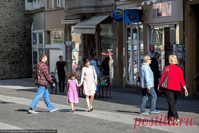 В одной из самых бедных земель Германии Саксонии-Анхальт, бывшей Восточной Германии, есть крупный город под названием Халле (по-русски будет читаться как «Галле»... | Галле на Заале / Туристический спутник