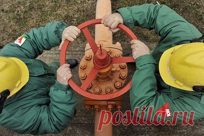 Цены на газ в Европе подскочили на фоне объявления «Газпрома». Стоимость газовых фьючерсов на голландском хабе TTF в ходе торгов 22 ноября поднималась выше 1280 долларов за тысячу кубометров, свидетельствуют данные биржи. Цены подскочили на фоне объявления «Газпрома» о возможном сокращении поставок газа в Европу через территорию Украины.