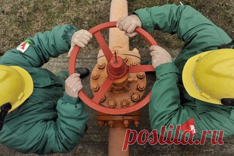 Цены на газ в Европе подскочили на фоне объявления «Газпрома». Стоимость газовых фьючерсов на голландском хабе TTF в ходе торгов 22 ноября поднималась выше 1280 долларов за тысячу кубометров, свидетельствуют данные биржи. Цены подскочили на фоне объявления «Газпрома» о возможном сокращении поставок газа в Европу через территорию Украины.