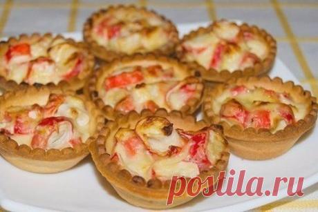 10 вкуснейших начинок для тарталеток

1.Творожный сыр с зеленью

На 100 г творожного сыра (Фета, Альметте) – 1 зубочек чеснока (через чеснокодавку), половина стакана измельченного укропа. Разминаем до однородной массы, выкладываем в тарталетки, украшаем кусочками болгарского перца (лучше разных цветов)
Показать полностью…
