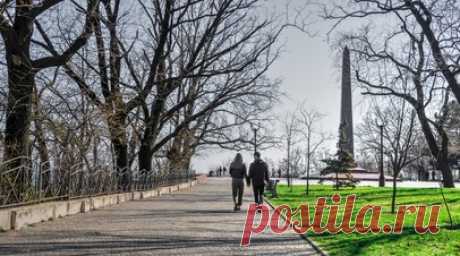 «СТРАНА.ua»: в Одессе облили краской Александровскую колонну. В Одессе облили краской Александровскую колонну, находящуюся в парке Шевченко. Читать далее