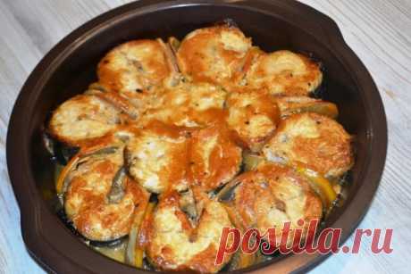 Самый легкий рецепт приготовления вкусной скумбрии! 
 
Скумбрия - очень полезная, вкусная и не дорогая рыба. Скумбрия запеченная в духовке с лимоном и луком - это вкусное, сытное, питательное, очень аппетитное блюдо, которое будет готово уже через 30 минут! Сам рецепт невероятно простой и легкий, думаю вам он тоже понравится, попробуйте приготовить. 
 
 
Ингредиенты: 
 
 
2 скумбрии 
половина лимона 
одна луковица 
2 ст. л. сметаны 
1 ч. л. горчица 
1 ст. л. соевого соуса ...