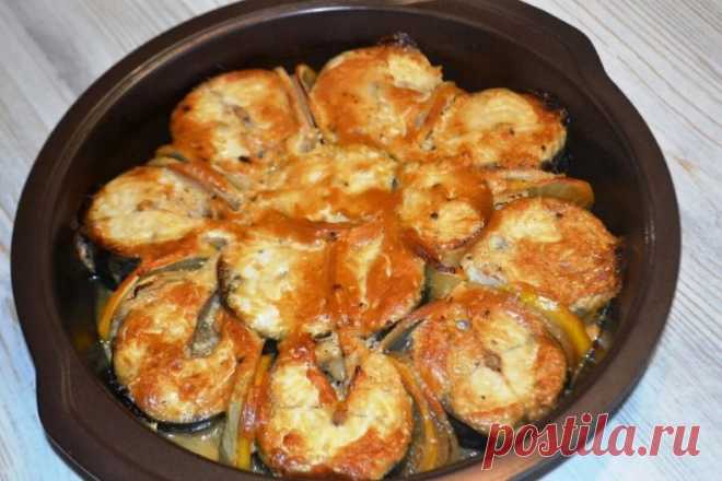 Самый легкий рецепт приготовления вкусной скумбрии! 
 
Скумбрия - очень полезная, вкусная и не дорогая рыба. Скумбрия запеченная в духовке с лимоном и луком - это вкусное, сытное, питательное, очень аппетитное блюдо, которое будет готово уже через 30 минут! Сам рецепт невероятно простой и легкий, думаю вам он тоже понравится, попробуйте приготовить. 
 
 
Ингредиенты: 
 
 
2 скумбрии 
половина лимона 
одна луковица 
2 ст. л. сметаны 
1 ч. л. горчица 
1 ст. л. соевого соуса ...