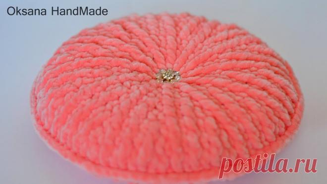 Круглая подушка из плюшевой пряжи. Мастер класс и схема. Pillow crocheted out of plush yarn. Видео по вязанию квадратной подушки - https://youtu.be/flPN0JbNQzo Подробный мастер класс со схемой по вязанию подушки из плюшевой пряжи. Связать можно любог...