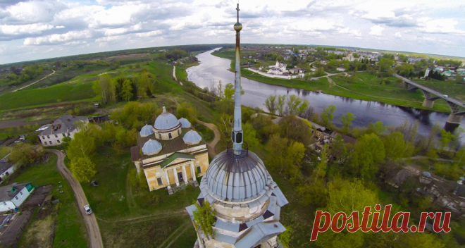 Прекрасный вид на Старицкий Свято-Успенский мужской монастырь от Борисоглебского собора  |  Пролетая в Тверской области