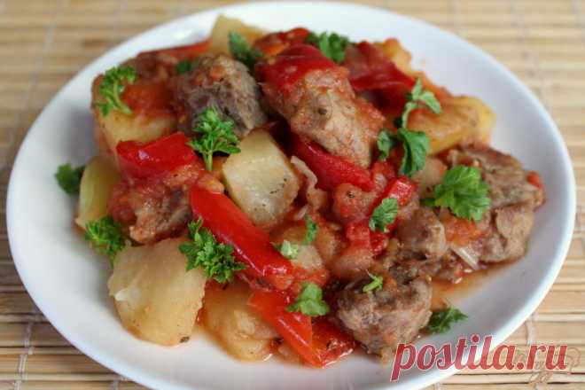 Ужин без возни — мясо с овощами в рукаве Это блюдо готовится быстро и очень просто, а главное без возни. Количество ингредиентов можно изменять и таким образом готовить ужин на двоих или большую семью. Блюдо очень простое, но в то же время с…