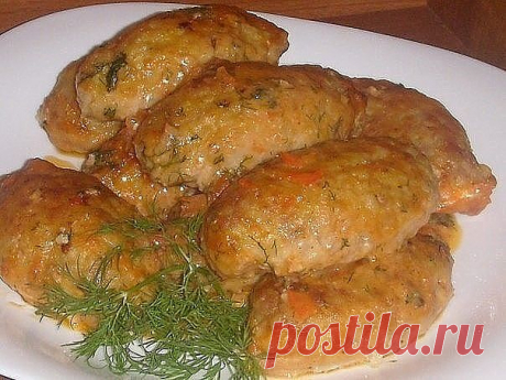 КАПУСТНЫЕ КОТЛЕТЫ- НЕЖНЫЕ, СОЧНЫЕ, ВКУСНЫЕ 

Ингредиенты: 

● Фарш-250 грамм, 
● капуста 250 грамм, 
● 0,5 стакана риса, 
● 1 луковица, 
● 1 морковь., 
● 3 зубчика чеснока, 
● соль, 
● перец, 
● 1 яйцо. 

Приготовление: 

Капусту мелко порубить и ошпарить кипятком, рис отварить до полуготовности, лук и морковь обжарить, чеснок измельчить.Все смешать, добавить яйцо, соль, перец, специи.Фарш разделить на котлетки, обвалять в муке. Уложить на смазанный противень, залить соусо...